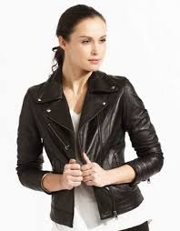 jaket kulit untuk perempuan