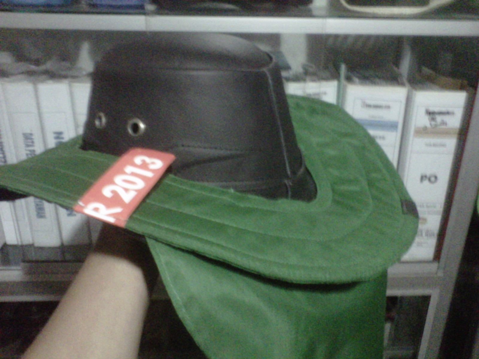 pelindung helm proyek